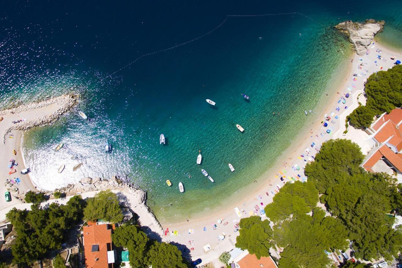 Apartments By The Sea Brela, Makarska - 11821 Exterior foto