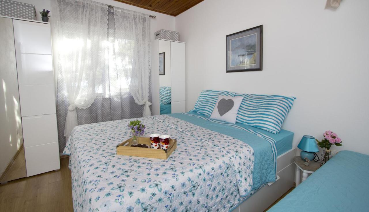 Apartments By The Sea Brela, Makarska - 11821 Exterior foto