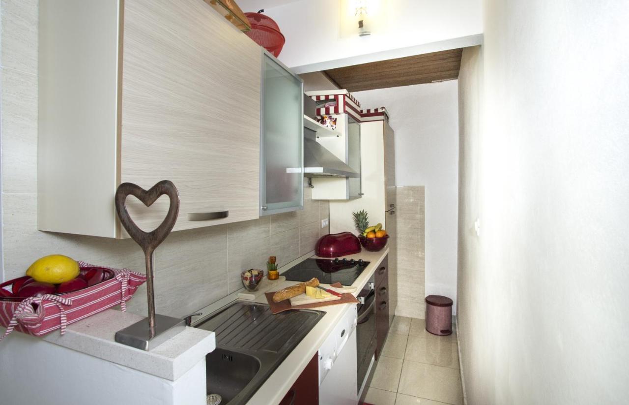 Apartments By The Sea Brela, Makarska - 11821 Exterior foto